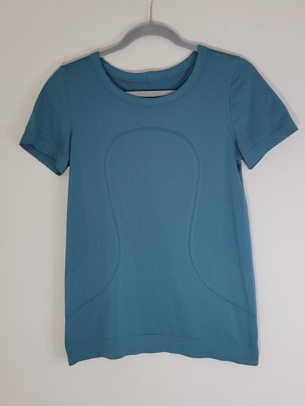 lululemon athletica Women Size 6  Short Sleeve Active Tee - Teal Blue